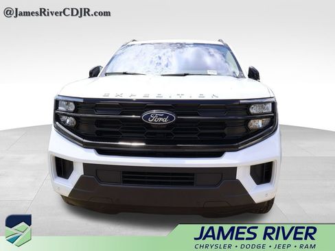 Used 2025 Ford Expedition Active AWD/4WD image 5