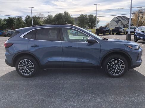 New 2026 Ford Escape SE w/ PHEV Premium Package FWD image 13