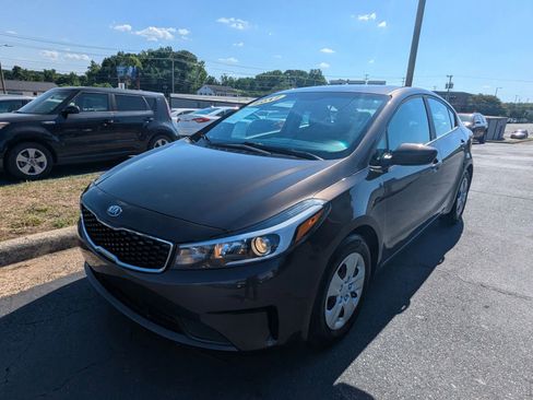 Used 2017 Kia Forte LX FWD image 3