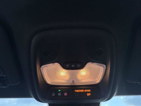 Used 2025 Chevrolet Colorado Trail Boss AWD/4WD image 28