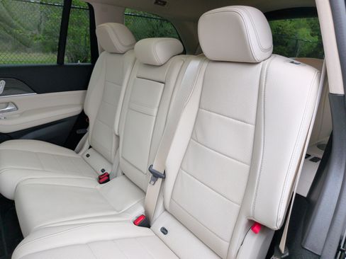 Used 2026 Mercedes-Benz GLS 450 4MATIC image 38