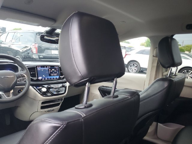 Used 2024 Chrysler Pacifica Limited FWD image 11