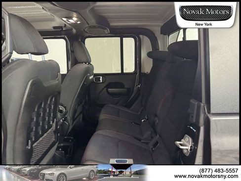 Used 2022 Jeep Gladiator Rubicon image 11