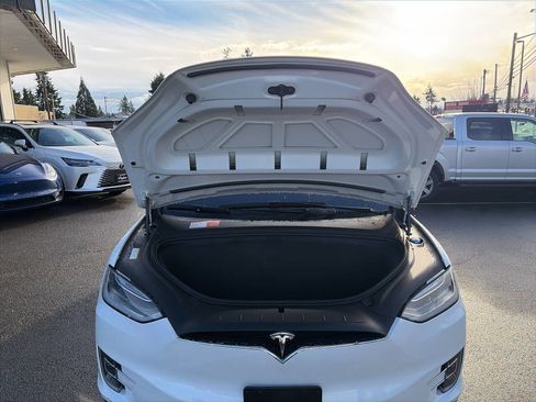 Used 2016 Tesla Model X 75D image 17