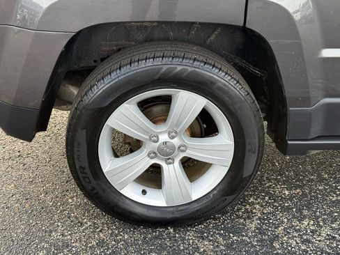 Used 2016 Jeep Patriot Latitude AWD/4WD image 27