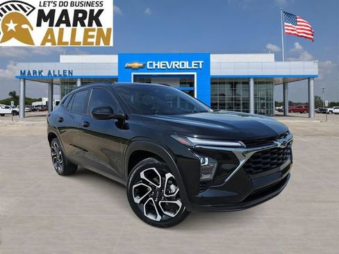 Used 2025 Chevrolet Trax RS FWD image 1