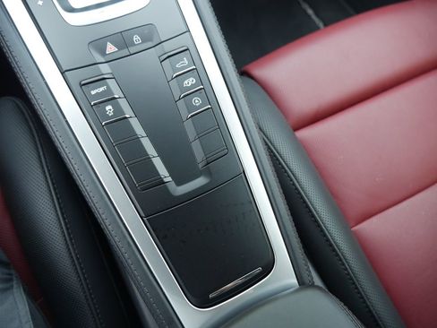 Certified 2024 Porsche 718 Cayman S RWD image 26
