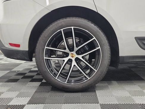 Used 2024 Porsche Macan AWD/4WD image 7
