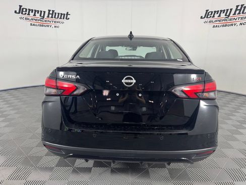 Used 2025 Nissan Versa SR FWD image 8