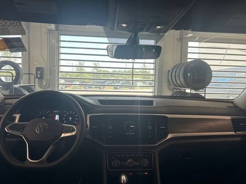 Used 2023 Volkswagen Atlas SE w/ Panoramic Sunroof Package FWD image 22