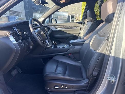 Certified 2025 Cadillac XT6 Premium Luxury image 9