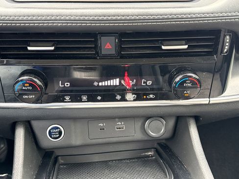 Used 2021 Nissan Rogue SV FWD image 24