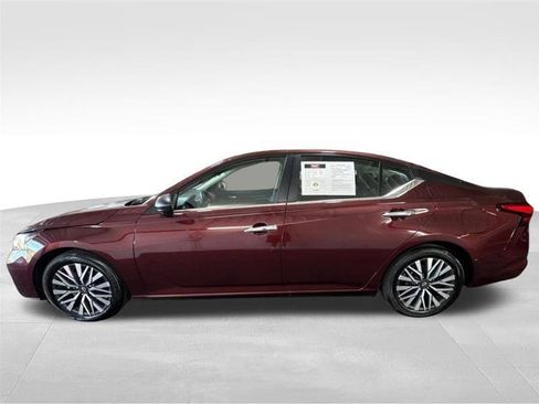 Used 2024 Nissan Altima 2.5 SV FWD image 8