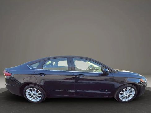 Used 2019 Ford Fusion SE image 4