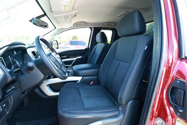 Used 2018 Nissan Titan SV w/ SV Convenience Package AWD/4WD image 25