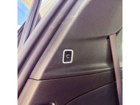 Used 2025 Chrysler Pacifica Limited FWD image 34