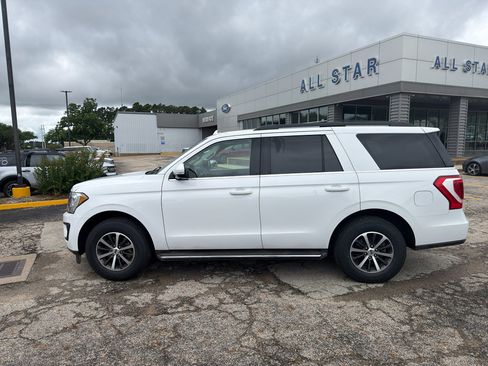 Used 2018 Ford Expedition XLT w/ Equipment Group 202A RWD image 8