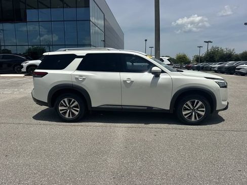 Used 2023 Nissan Pathfinder SL AWD/4WD image 6