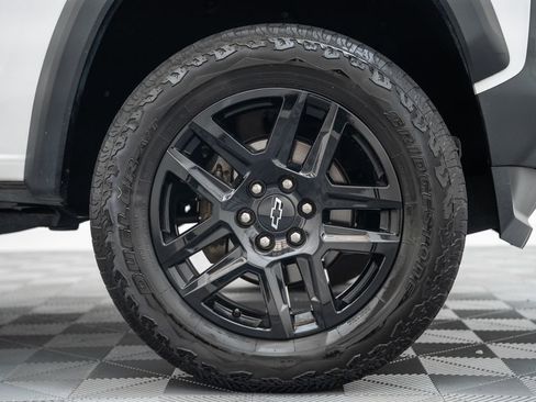 Used 2023 Chevrolet Colorado Trail Boss w/ LPO, Dark Essentials Package AWD/4WD image 17