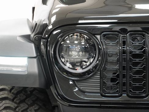 Certified 2024 Jeep Wrangler Willys image 5