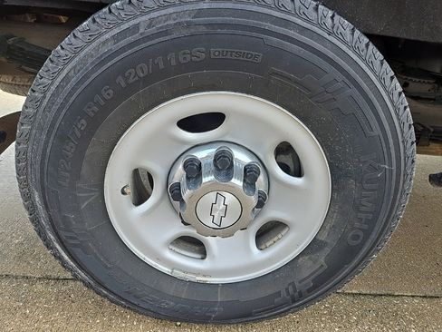 Used 2017 Chevrolet Express 3500 LT w/ LT Preferred Equipment Group image 10