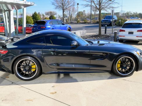 Used 2019 Mercedes-Benz AMG GT R image 4