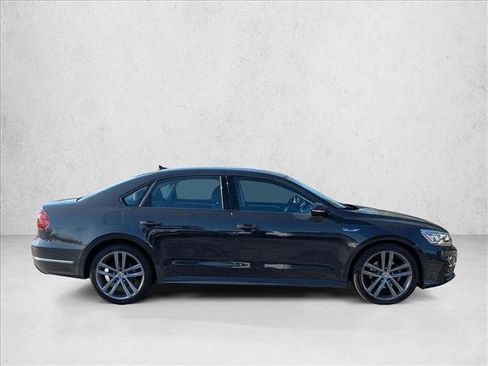 Used 2018 Volkswagen Passat 2.0T R-Line w/ R-Line Lighting Package image 4