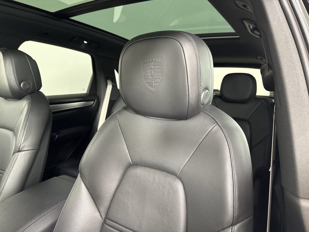 Certified 2023 Porsche Cayenne Platinum Edition AWD/4WD image 41