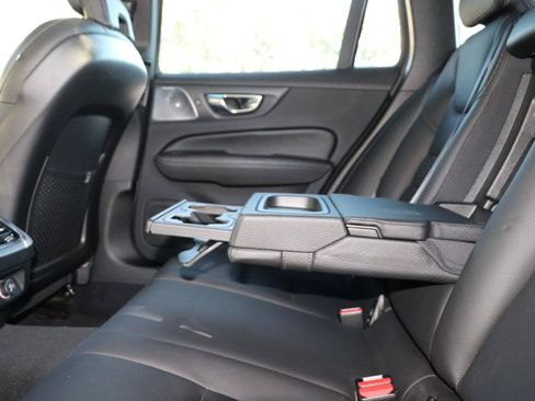 Used 2019 Volvo V60 T5 Cross Country AWD/4WD image 32