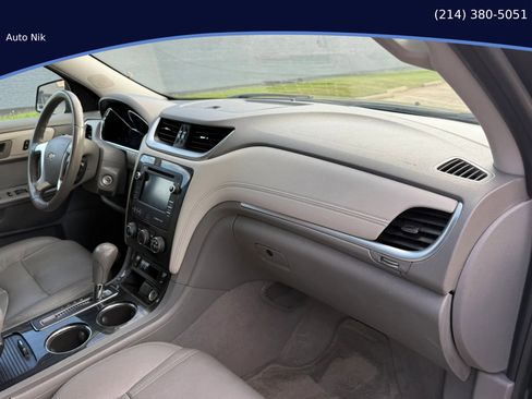 Used 2017 Chevrolet Traverse LT image 16