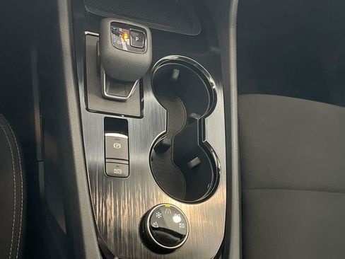 Used 2024 Nissan Rogue S AWD/4WD image 19