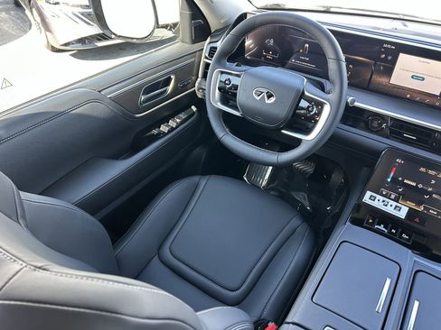 New 2026 INFINITI QX80 Pure image 17