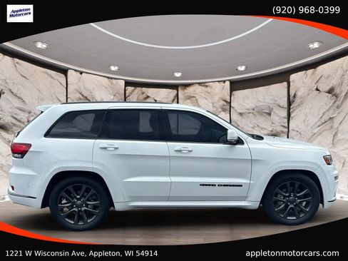 Used 2018 Jeep Grand Cherokee Overland AWD/4WD image 9