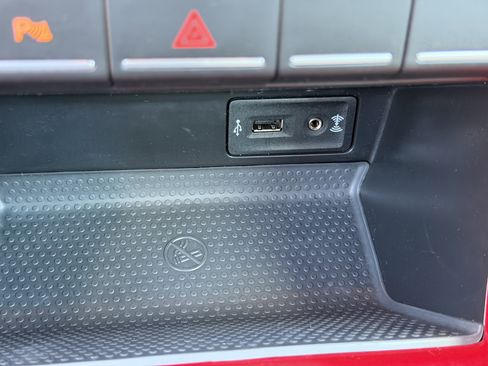 Used 2019 Volkswagen Beetle 2.0T SE w/ SE Premium Package image 20