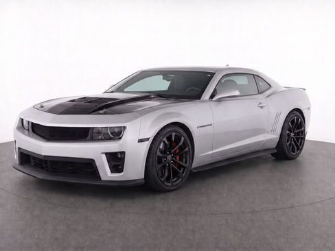 Used 2013 Chevrolet Camaro SS w/ SS Performance Package RWD image 8