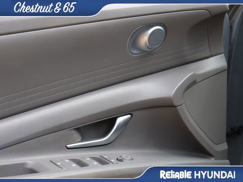 Used 2022 Hyundai Elantra SEL FWD image 22