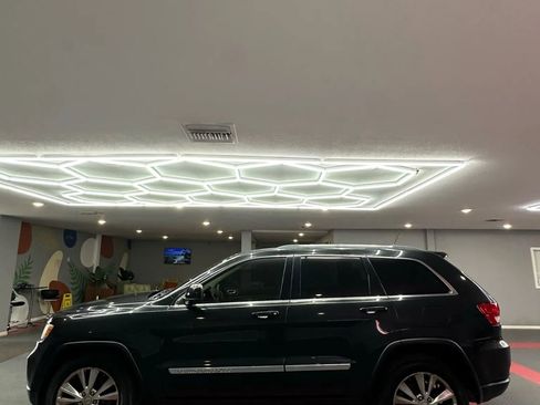 Used 2013 Jeep Grand Cherokee Laredo image 3