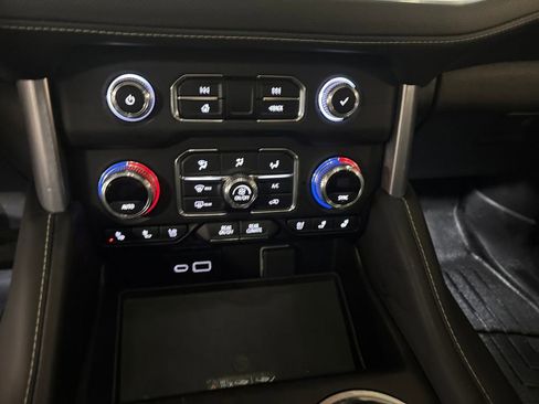 Certified 2023 GMC Yukon XL SLT AWD/4WD image 19