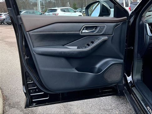 Used 2023 Nissan Rogue Platinum w/ Platinum Premium Package image 9