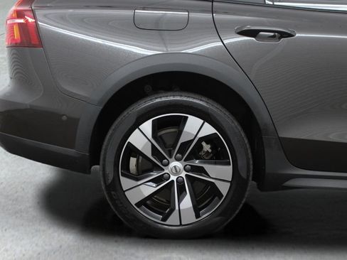Certified 2023 Volvo V60 B5 Cross Country Plus w/ Climate Package AWD/4WD image 12