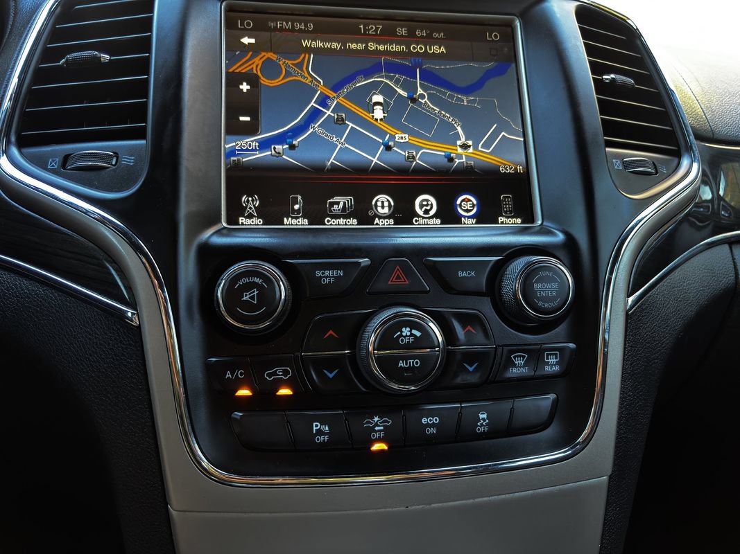 Used 2015 Jeep Grand Cherokee Overland w/ Advanced Technology Group AWD/4WD image 18