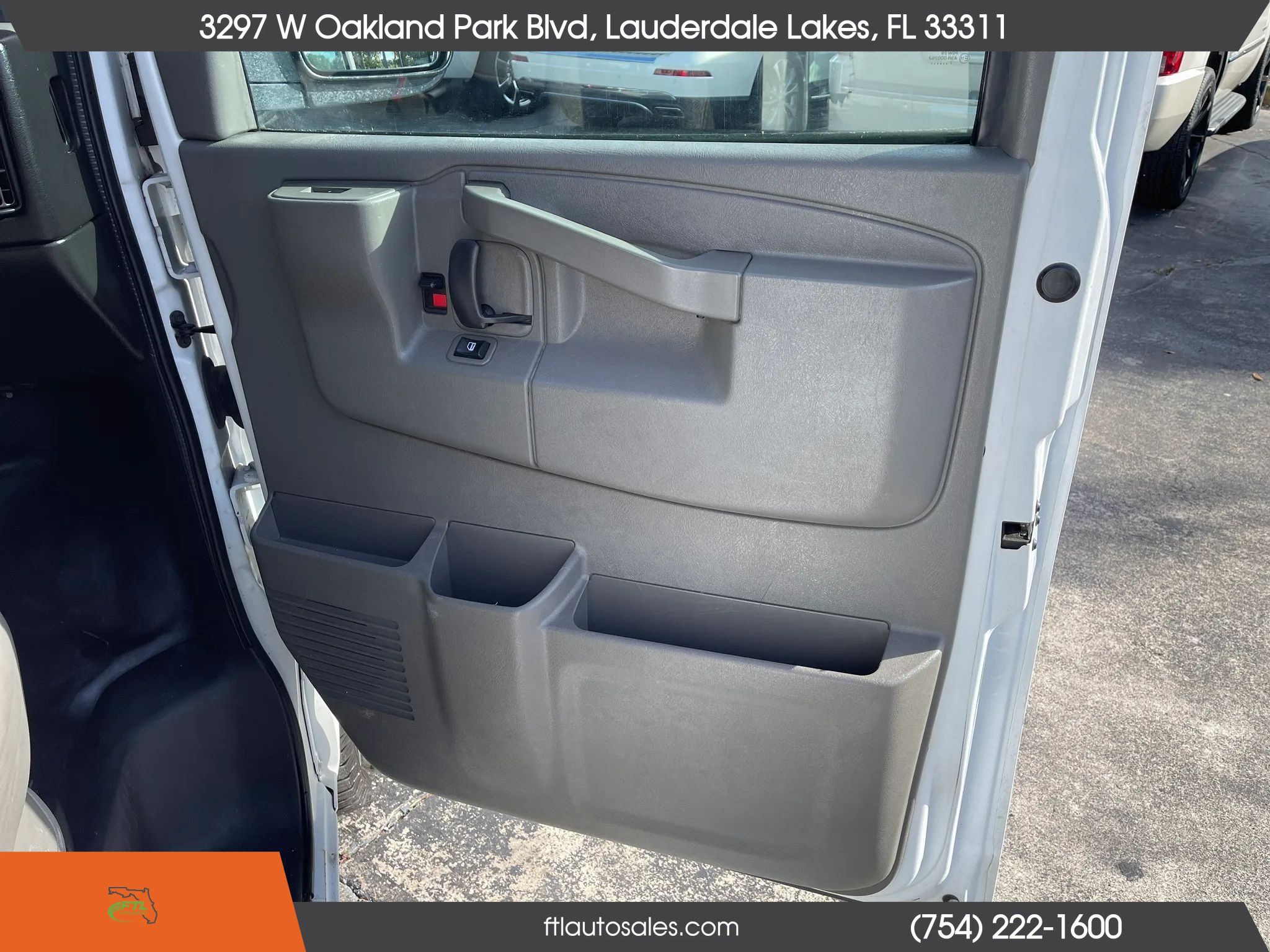 Used 2017 GMC Savana 3500 Extended RWD image 28
