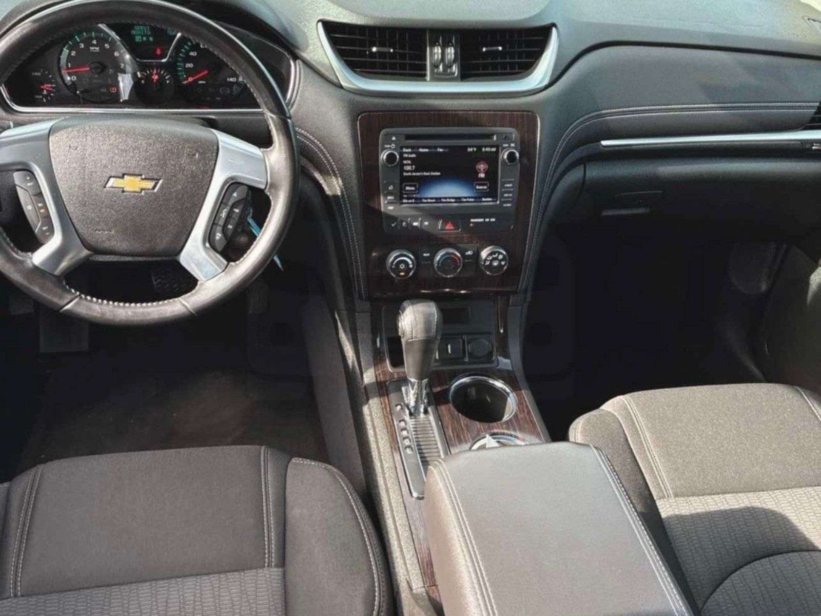 Used 2017 Chevrolet Traverse LT AWD/4WD image 2