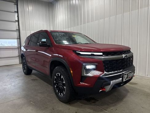 Used 2024 Chevrolet Traverse Z71 w/ Enhanced Driving Package image 2