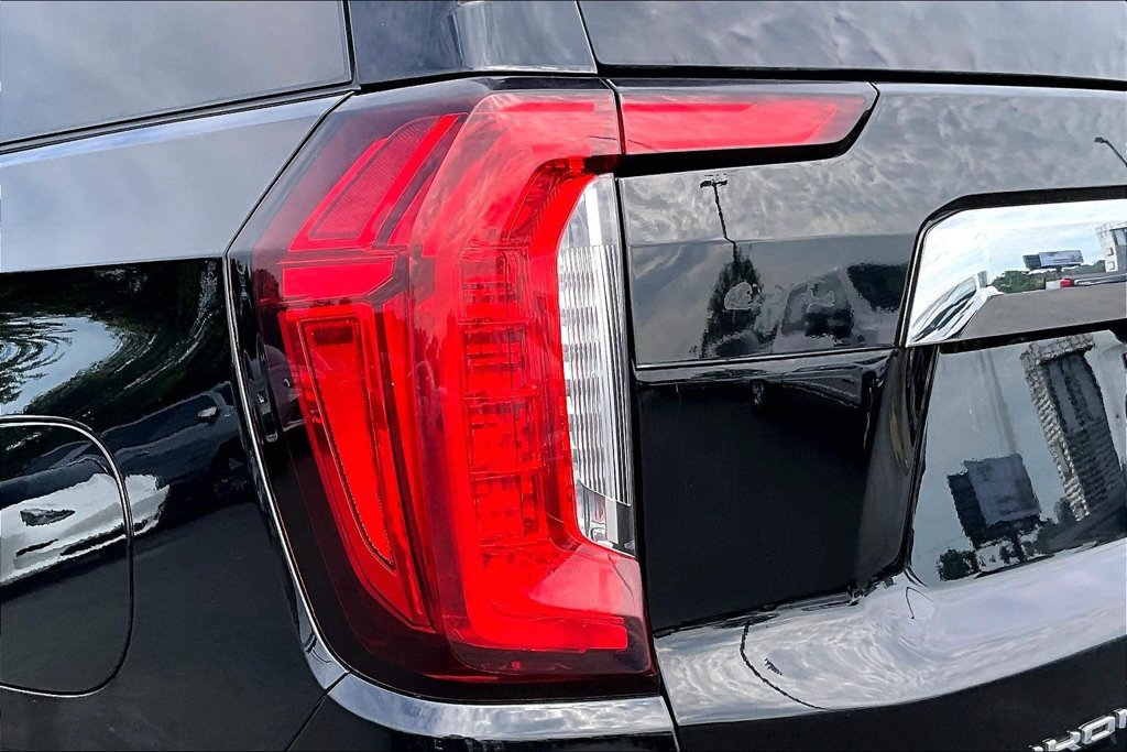 Used 2023 GMC Yukon SLT AWD/4WD image 25