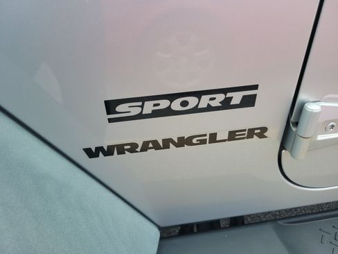 Used 2012 Jeep Wrangler Sport AWD/4WD image 10