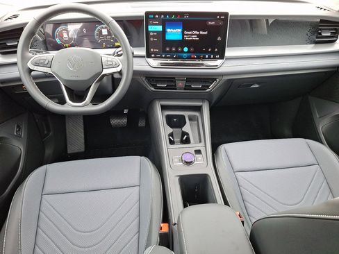 New 2025 Volkswagen Tiguan SE AWD/4WD image 10