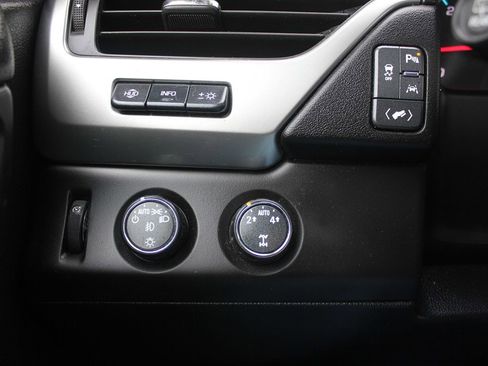 Used 2016 Chevrolet Suburban LTZ image 17