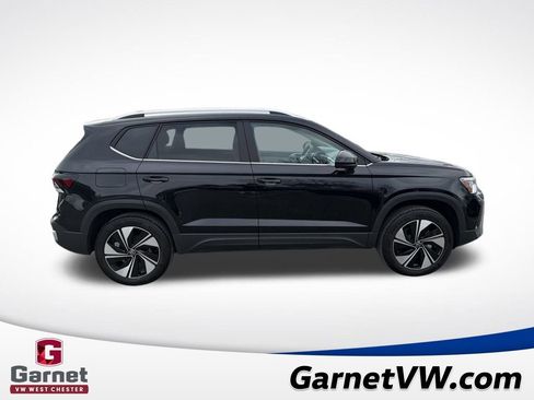 Certified 2025 Volkswagen Taos SE image 7