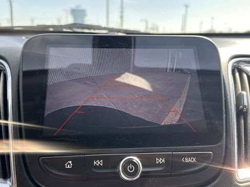 Used 2017 Chevrolet Malibu LT image 34